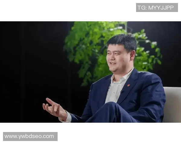 姚明表情背后的故事与情感解读:从微笑到沉思的多重面貌 姚明表情背后的故事与情感解读:从微笑到沉思的多重面貌