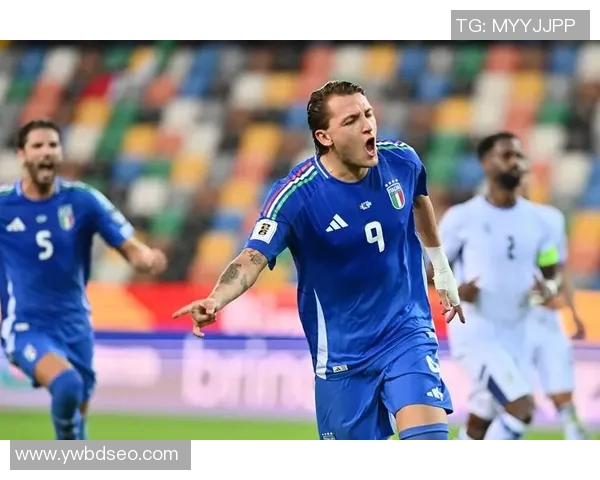 意大利足球明星展现绅士风范西服造型引领时尚潮流