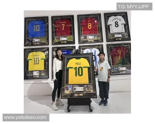 如何轻松获取足球明星签名的实用技巧与方法分享